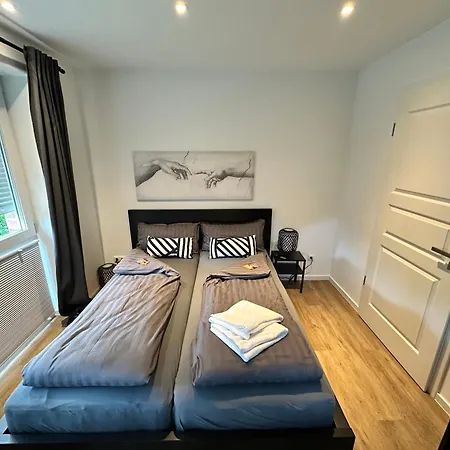 Wohntraeume Grosse Dhh Aus 2024 - 160 M2- Bis 7 Personen - 2 Baeder - Sehr Ruhig - Nahe Zentrum Neumünster