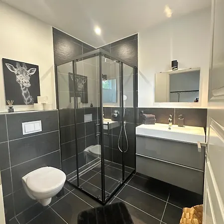 Wohntraeume Grosse Dhh Aus 2024 - 160 M2- Bis 7 Personen - 2 Baeder - Sehr Ruhig - Nahe Zentrum Neumünster