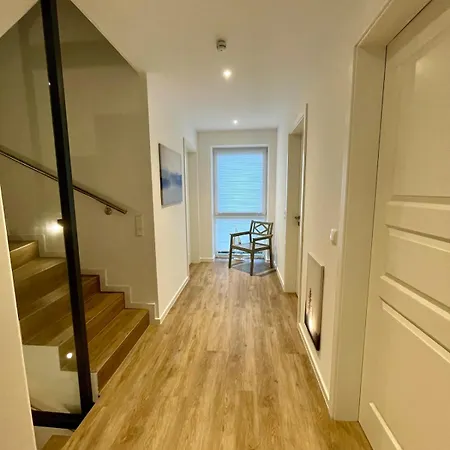 Wohntraeume Grosse Dhh Aus 2024 - 160 M2- Bis 7 Personen - 2 Baeder - Sehr Ruhig - Nahe Zentrum Vakantiehuis Neumünster