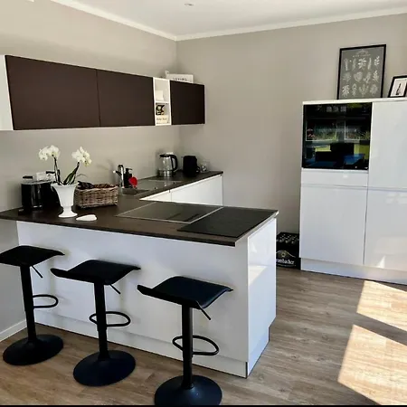 Wohntraeume Grosse Dhh Aus 2024 - 160 M2- Bis 7 Personen - 2 Baeder - Sehr Ruhig - Nahe Zentrum Neumünster